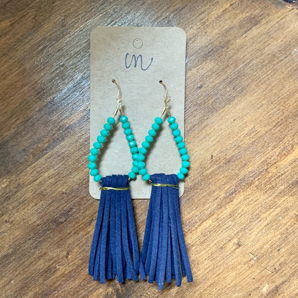 🌾 Artisan Suede Tassel Earrings - Picture 2 of 3